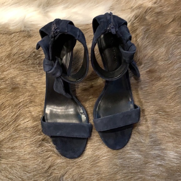 Banana Republic suede heels navy - Picture 3 of 6